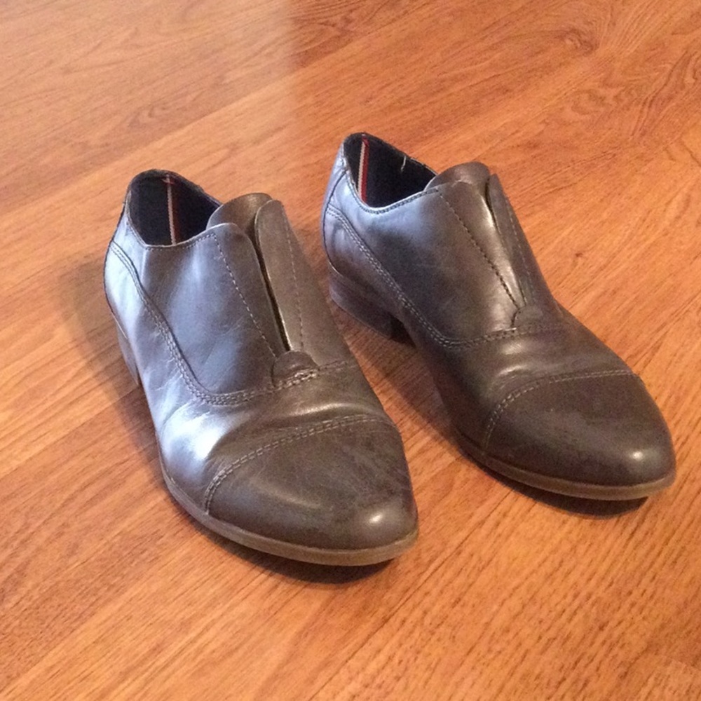 Tommy Hilfiger Grey Leather Slip Shoes Low Heel